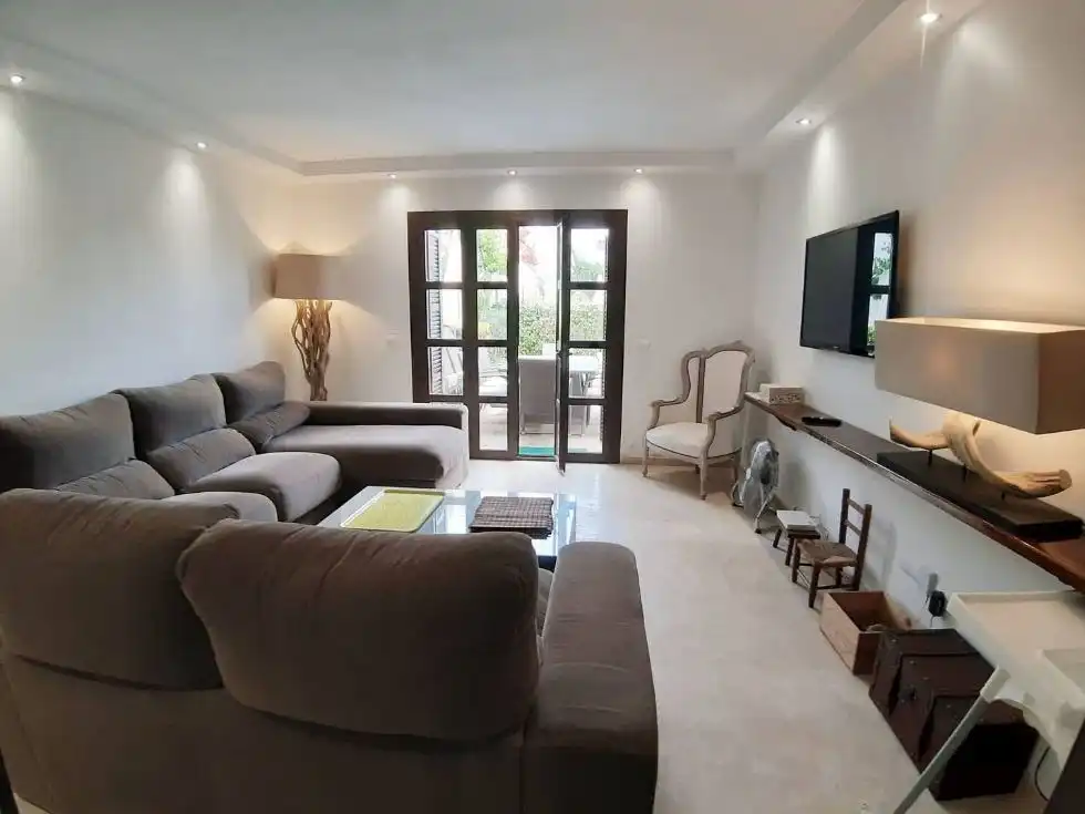 Einfamilien-Reihenhaus zum Verkauf in Calle Silvia, 1, Villacana - Costalita - Saladillo Wohnzimmer von Einfamilien-Reihenhaus zum Verkauf in Estepona mit Klimaanlage, Heizung und Privatgarten