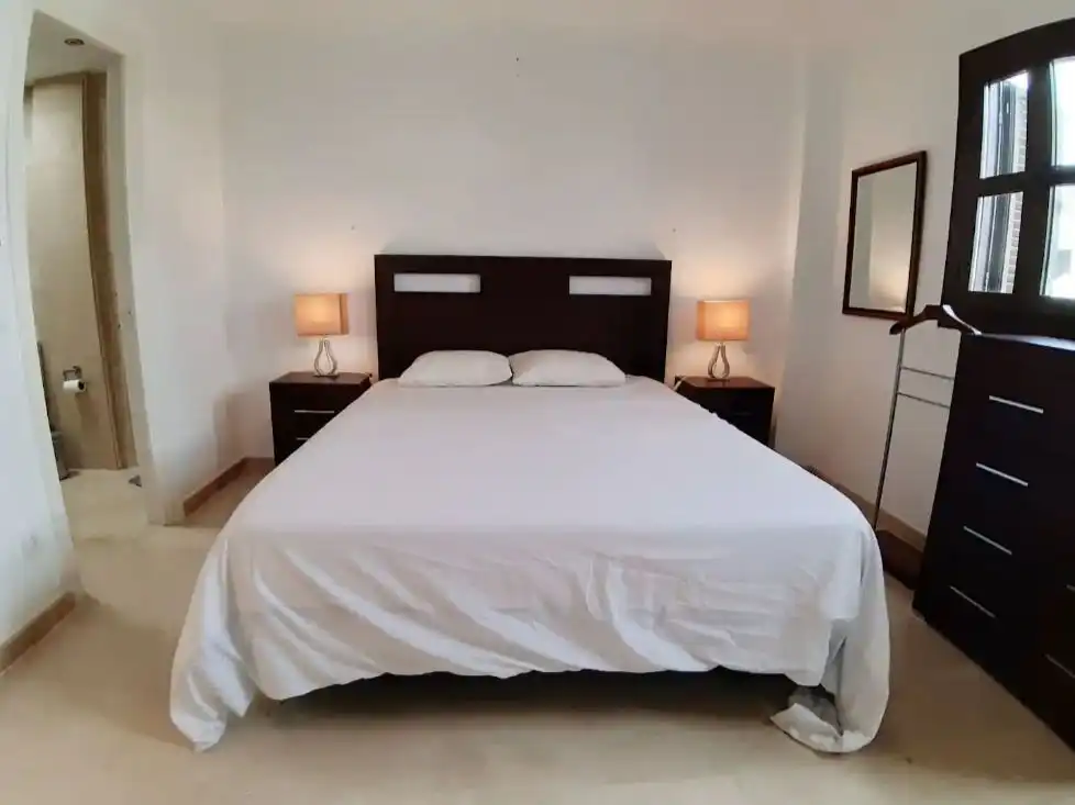 Einfamilien-Reihenhaus zum Verkauf in Calle Silvia, 1, Villacana - Costalita - Saladillo Schlafzimmer von Einfamilien-Reihenhaus zum Verkauf in Estepona mit Klimaanlage, Heizung und Privatgarten