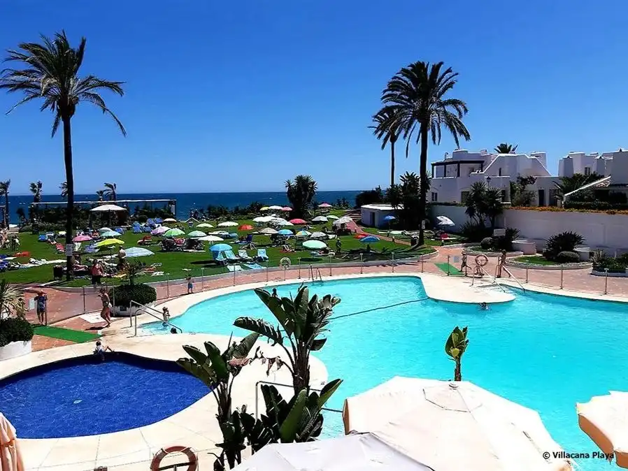 Einfamilien-Reihenhaus zum Verkauf in Calle Silvia, 1, Villacana - Costalita - Saladillo Schwimmbecken von Einfamilien-Reihenhaus zum Verkauf in Estepona mit Klimaanlage, Heizung und Privatgarten