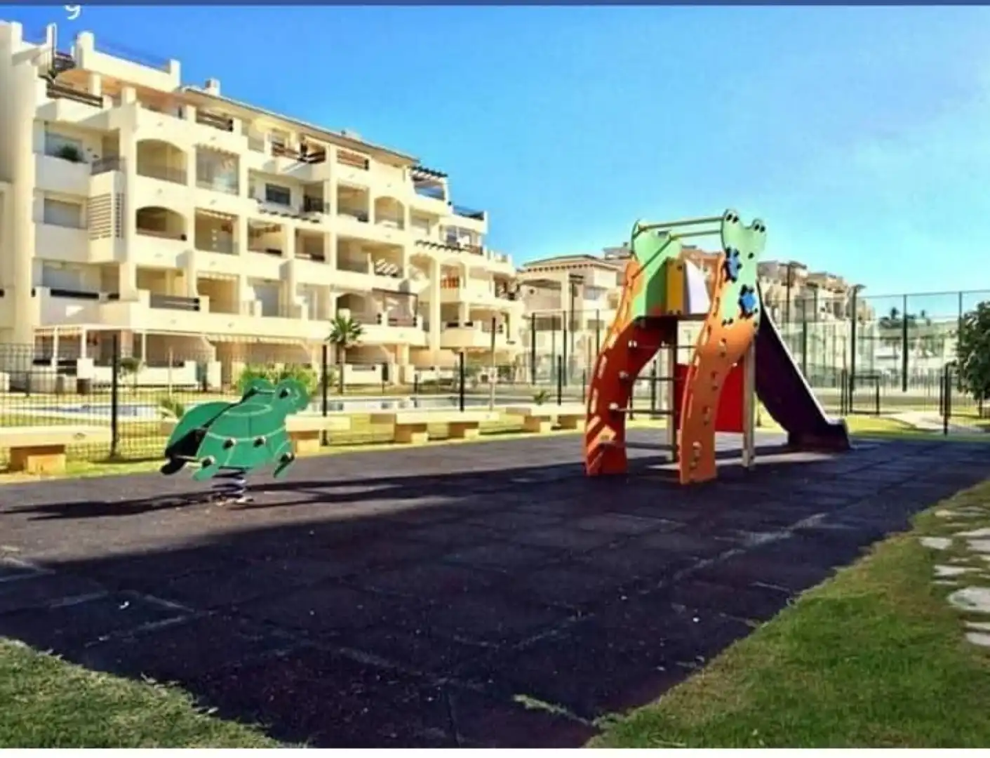 Apartament de lloguer a Avenida Ciudad de Cádiz, 1, El Sabinar – Urbanizaciones – Las Marinas – Playa Serena Vista exterior de Apartament de lloguer en Roquetas de Mar amb Aire condicionat, Calefacció i Jardí privat