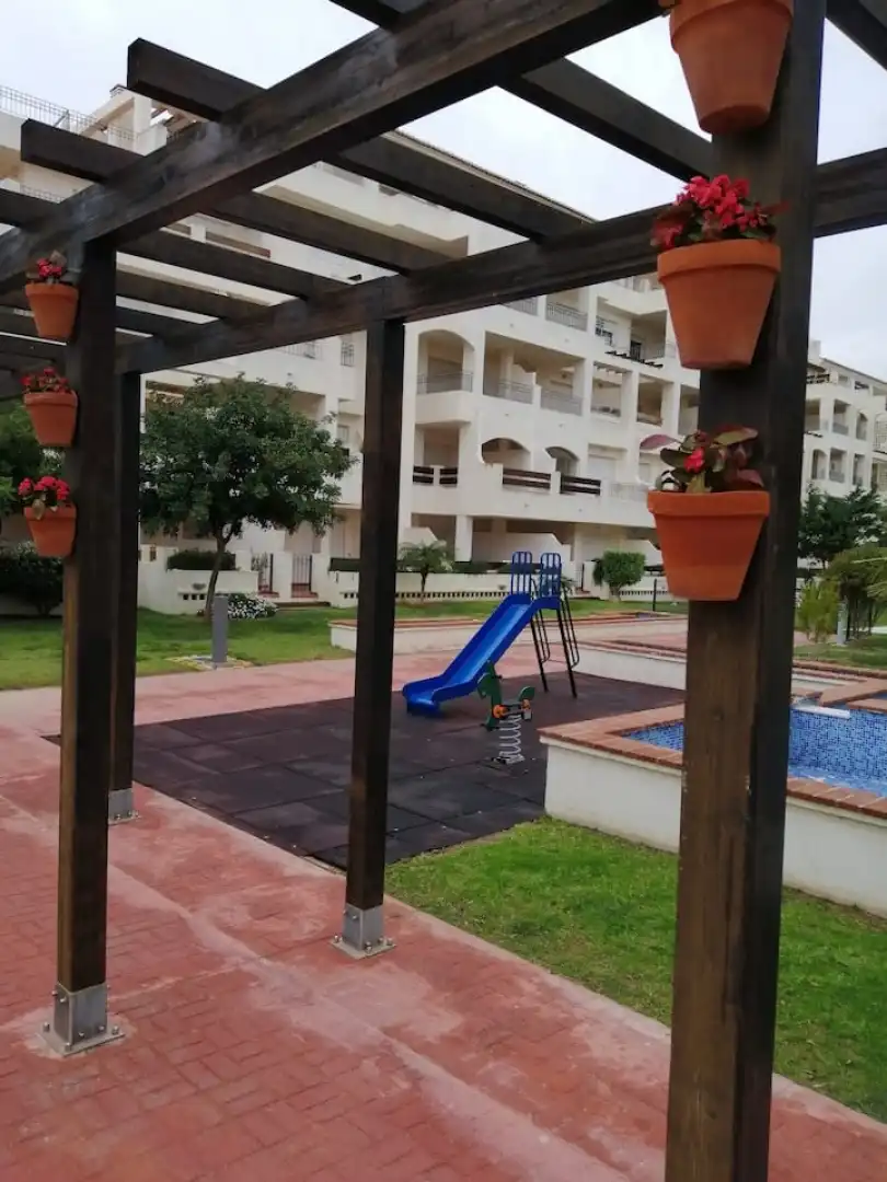 Apartament de lloguer a Avenida Ciudad de Cádiz, 1, El Sabinar – Urbanizaciones – Las Marinas – Playa Serena Vista exterior de Apartament de lloguer en Roquetas de Mar amb Aire condicionat, Calefacció i Jardí privat