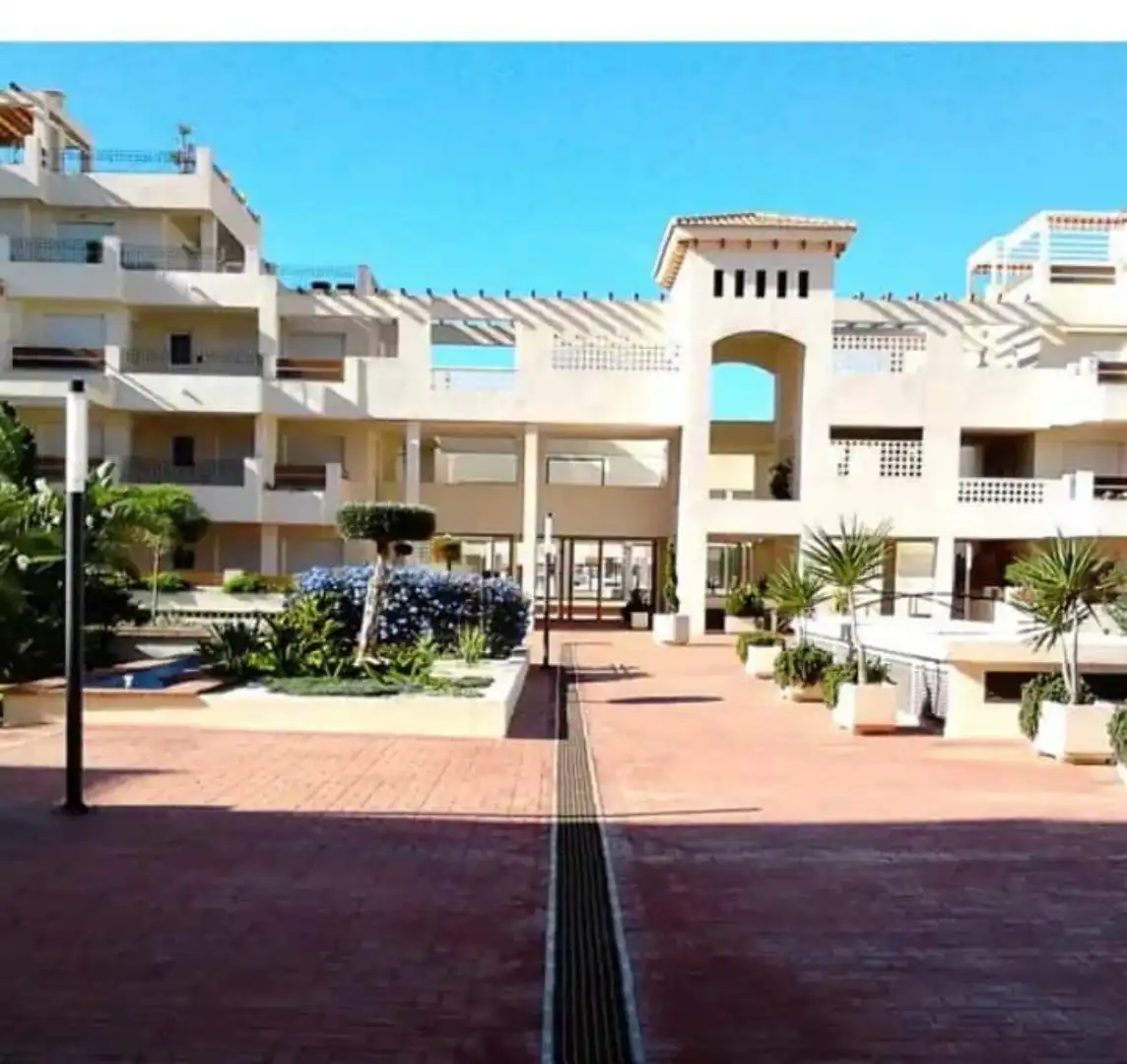 Apartament de lloguer a Avenida Ciudad de Cádiz, 1, El Sabinar – Urbanizaciones – Las Marinas – Playa Serena Vista exterior de Apartament de lloguer en Roquetas de Mar amb Aire condicionat, Calefacció i Jardí privat