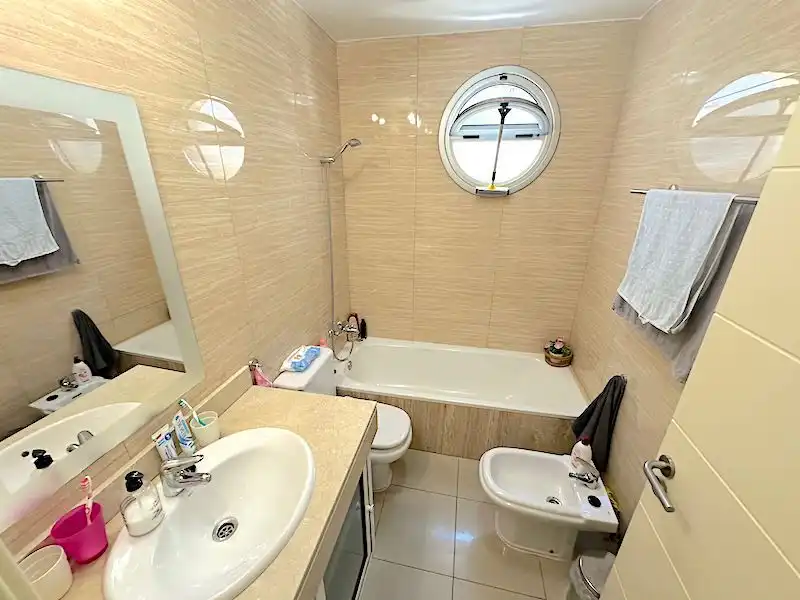 Wohnung zum Verkauf in Avenida de las Tirajanas, 231, Santa Lucía de Tirajana Badezimmer von Wohnung zum Verkauf in Santa Lucía de Tirajana mit Balkon