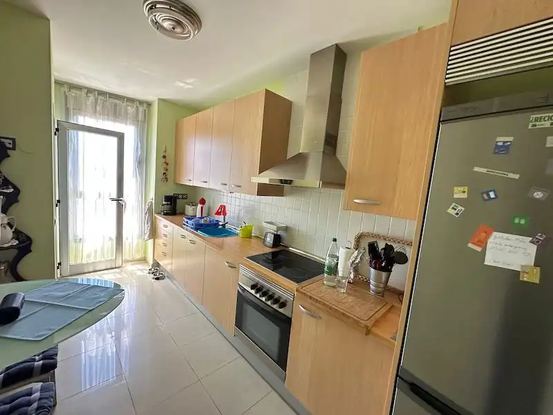 Wohnung zum Verkauf in Avenida de las Tirajanas, 231, Santa Lucía de Tirajana Küche von Wohnung zum Verkauf in Santa Lucía de Tirajana mit Balkon