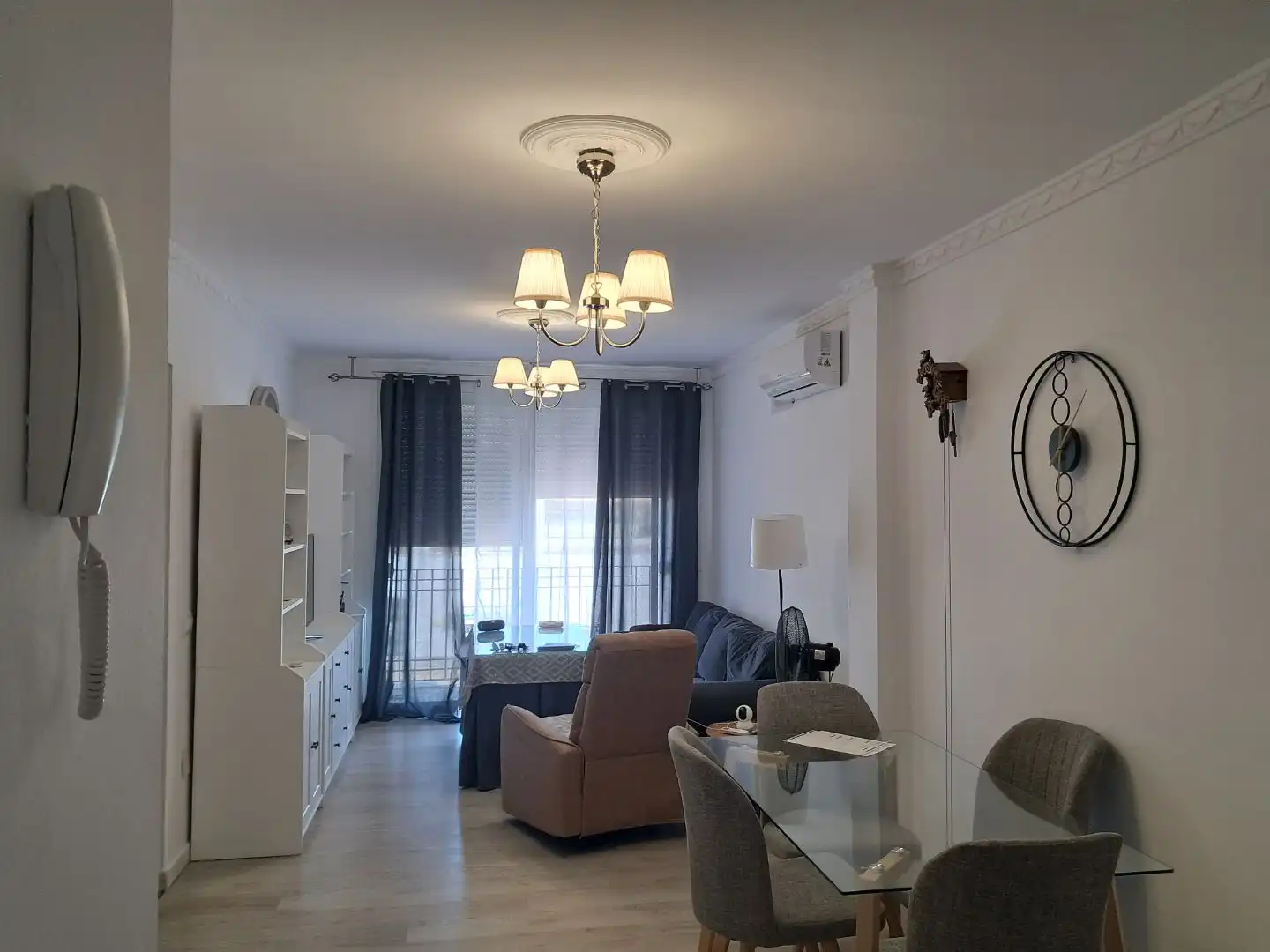 Piso en venta en Avenida de Arcos, Villamartín Sala de estar de Piso en venta en Villamartín con Aire acondicionado, Parquet y Trastero