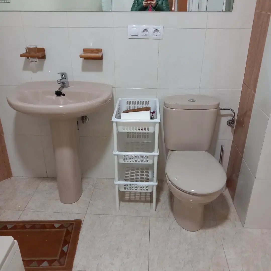 Baño de Estudio de alquiler en Lugo con Calefacción, Parquet y Amueblado