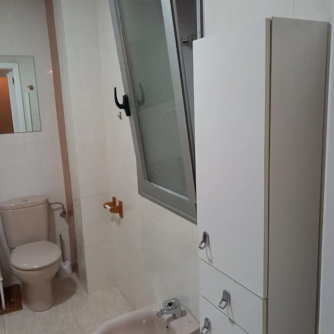 Baño de Estudio de alquiler en Lugo con Calefacción, Parquet y Amueblado