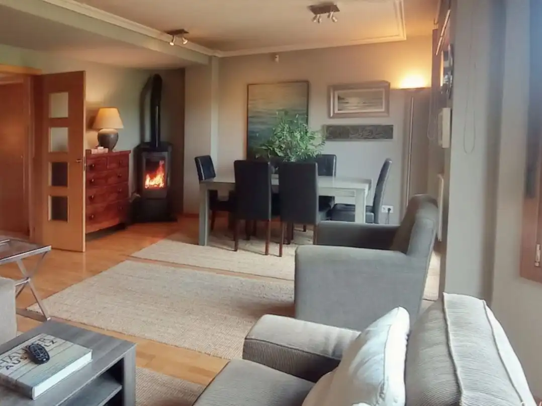 Sala d'estar de Casa adosada en venda en Siero