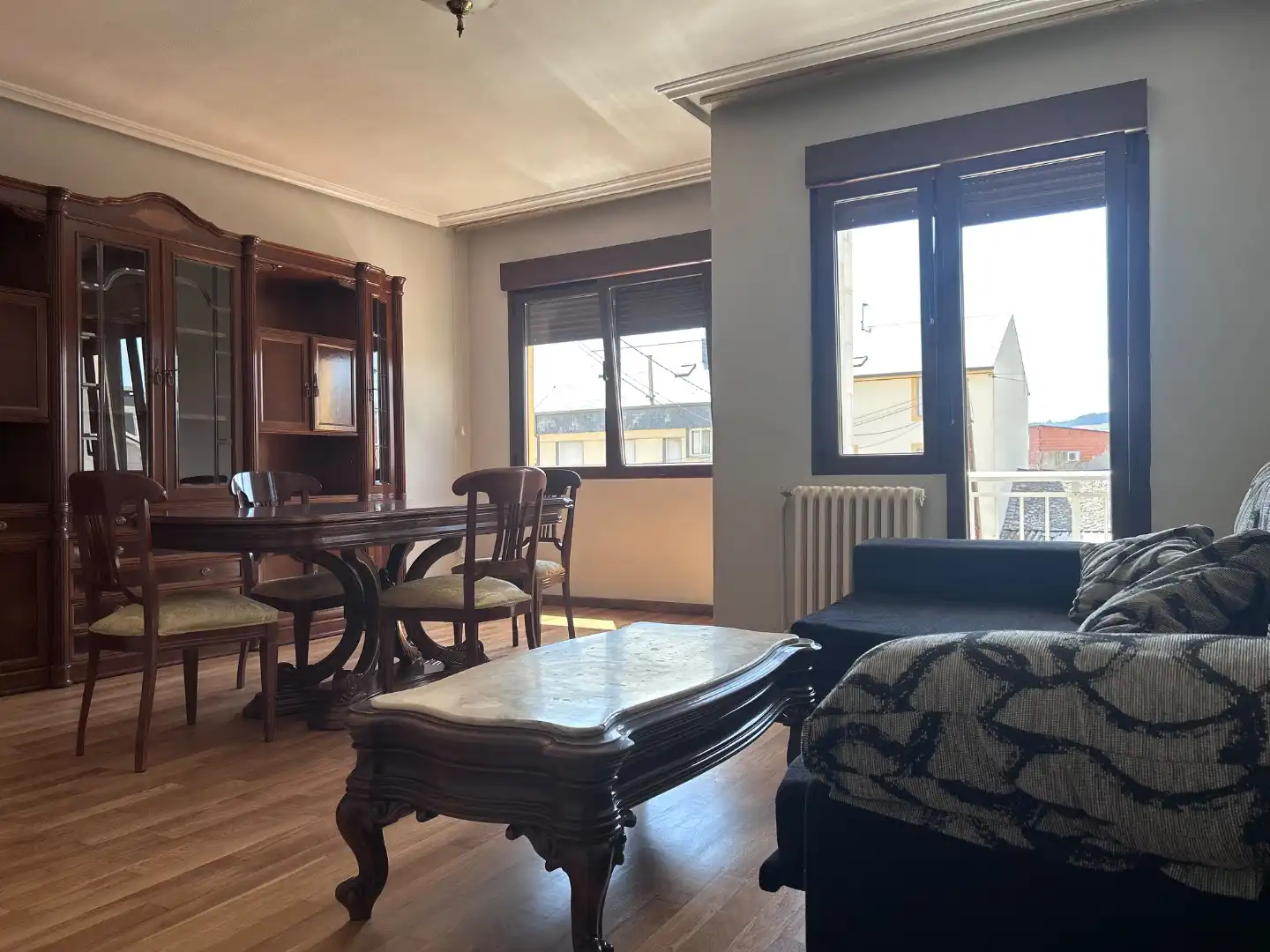 Piso en venta en Calle Rodríguez de la Fuente, 6, Cacabelos Sala de estar de Piso en venta en Cacabelos con Calefacción, Jardín privado y Parquet