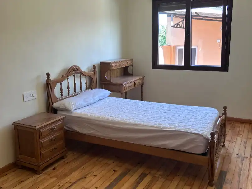 Piso en venta en Calle Rodríguez de la Fuente, 6, Cacabelos Habitación de Piso en venta en Cacabelos con Calefacción, Jardín privado y Parquet