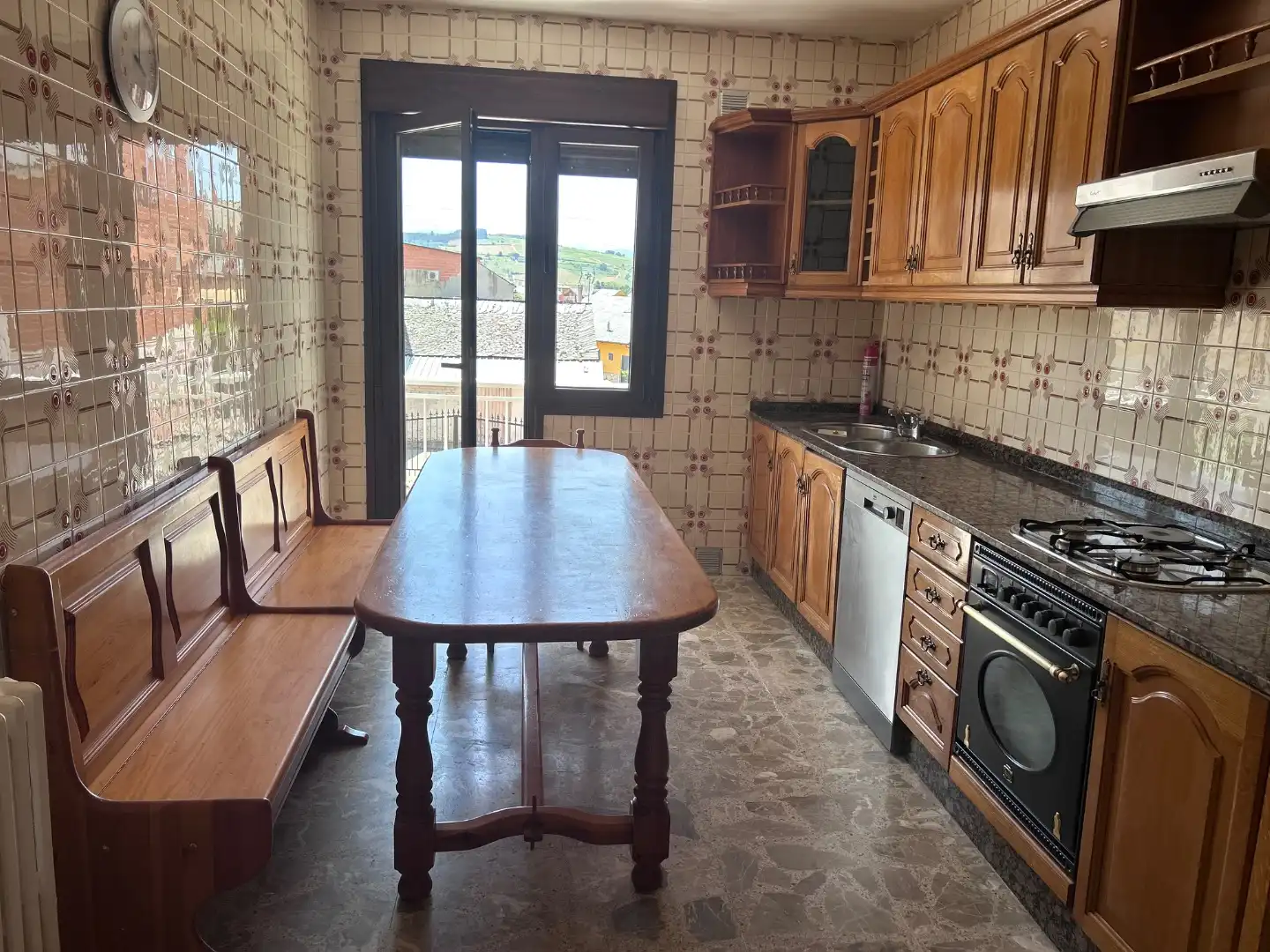 Piso en venta en Calle Rodríguez de la Fuente, 6, Cacabelos Cocina de Piso en venta en Cacabelos con Calefacción, Jardín privado y Parquet