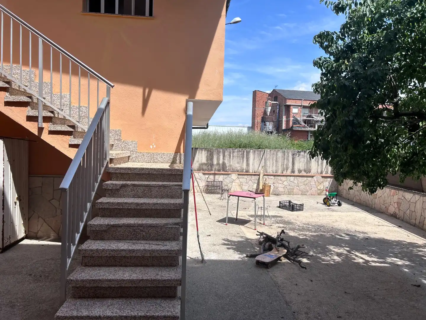 Piso en venta en Calle Rodríguez de la Fuente, 6, Cacabelos Terraza de Piso en venta en Cacabelos con Calefacción, Jardín privado y Parquet