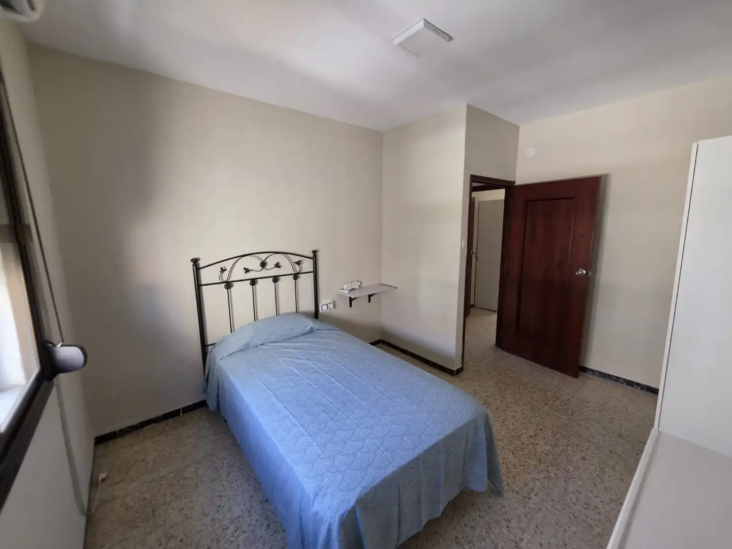 Room in Calle Esteban Salmerón, 10, La Carolina Room in Calle Esteban Salmerón, 10, La Carolina