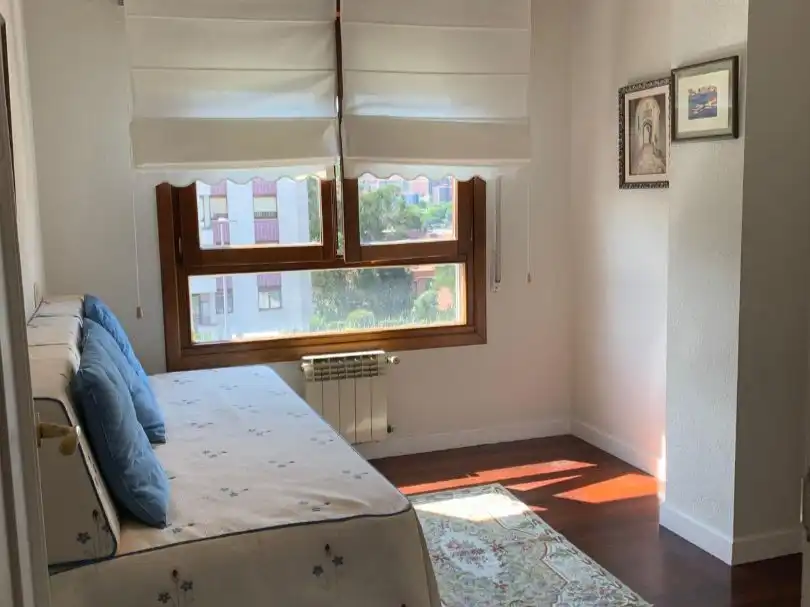 Piso en venta en Calle Concha Espina, 11, Valdenoja Habitación de Piso en venta en Santander con Terraza y Piscina