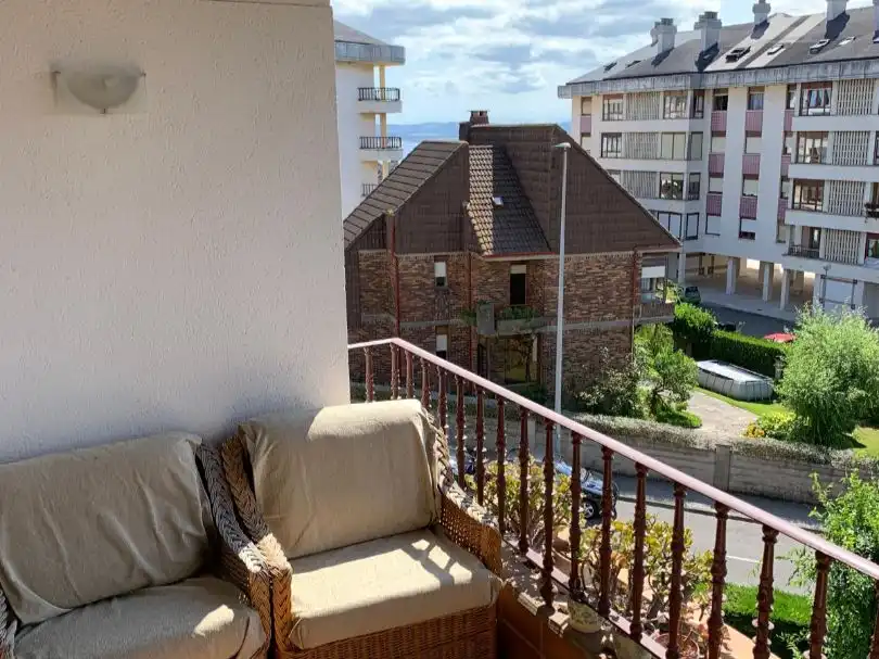 Piso en venta en Calle Concha Espina, 11, Valdenoja Terraza de Piso en venta en Santander con Terraza y Piscina