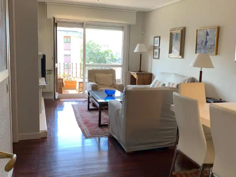 Piso en venta en Calle Concha Espina, 11, Valdenoja Sala de estar de Piso en venta en Santander con Terraza y Piscina