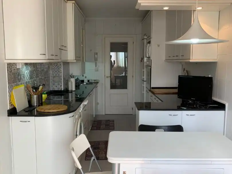 Piso en venta en Calle Concha Espina, 11, Valdenoja Cocina de Piso en venta en Santander con Terraza y Piscina