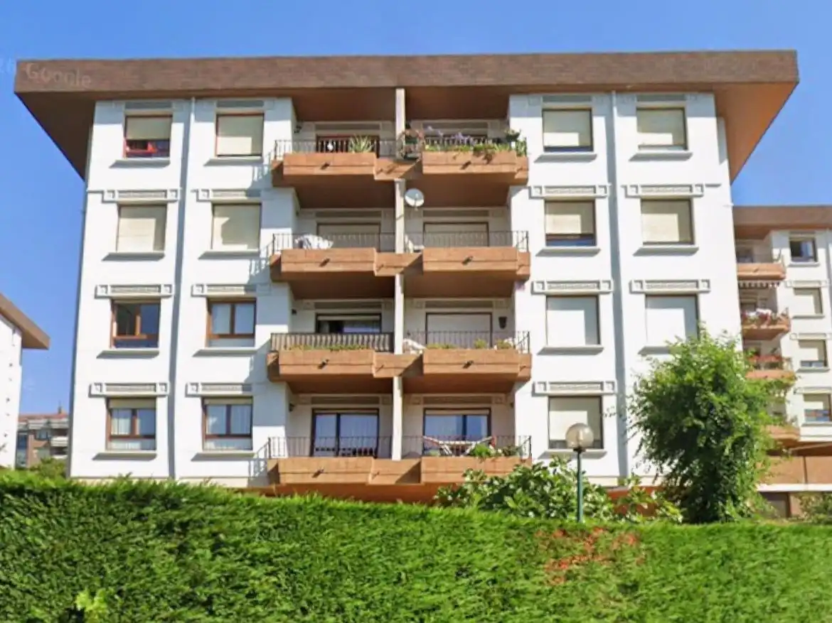 Piso en venta en Calle Concha Espina, 11, Valdenoja Vista exterior de Piso en venta en Santander con Terraza y Piscina