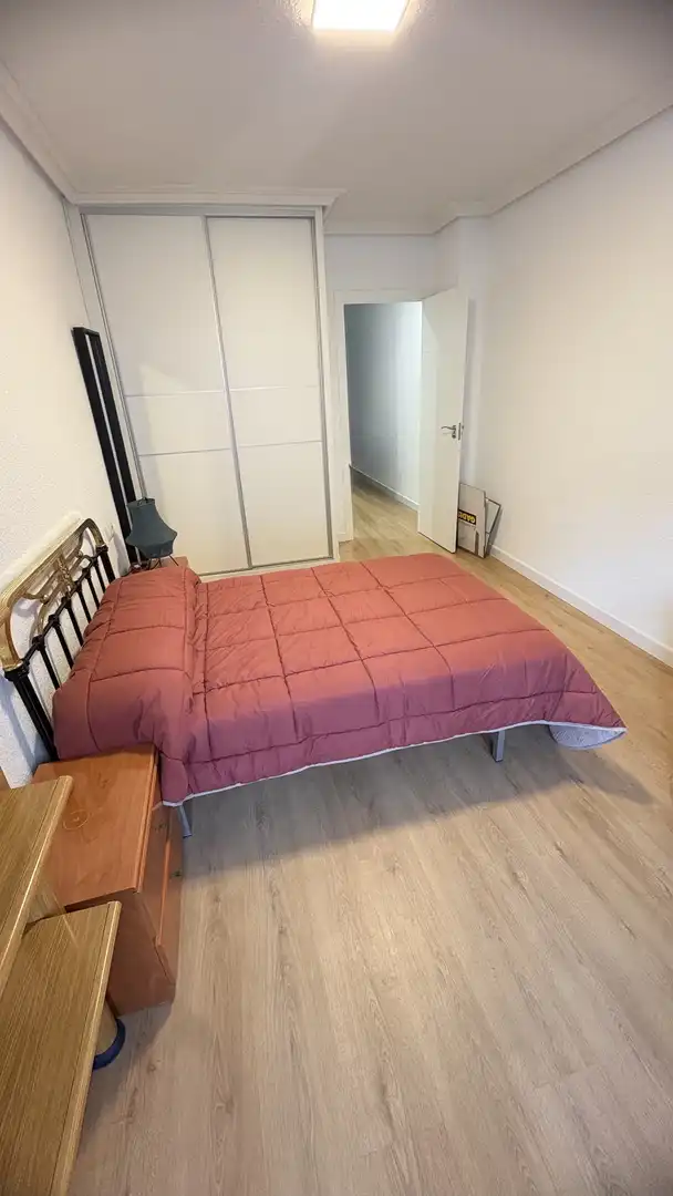 Habitación de Piso para compartir en Salamanca con Calefacción, Parquet y Amueblado
