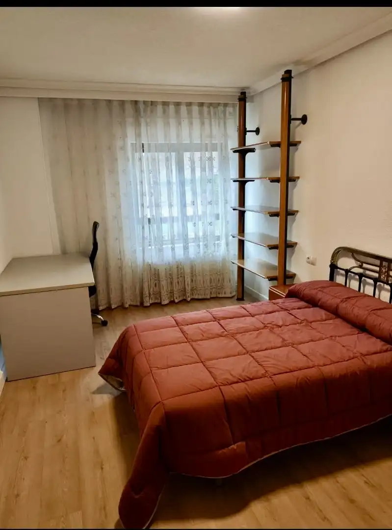 Habitación de Piso para compartir en Salamanca con Calefacción, Parquet y Amueblado