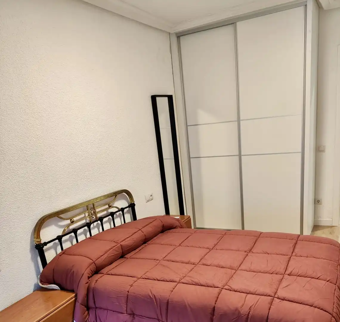 Habitación de Piso para compartir en Salamanca con Calefacción, Parquet y Amueblado