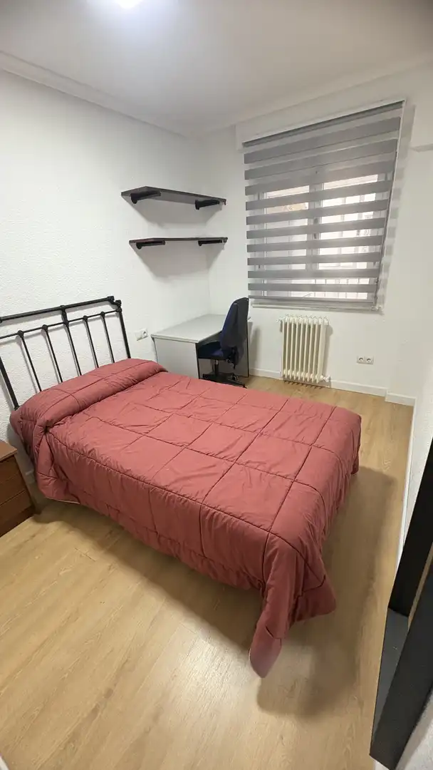 Habitación de Piso para compartir en Salamanca con Calefacción, Parquet y Amueblado