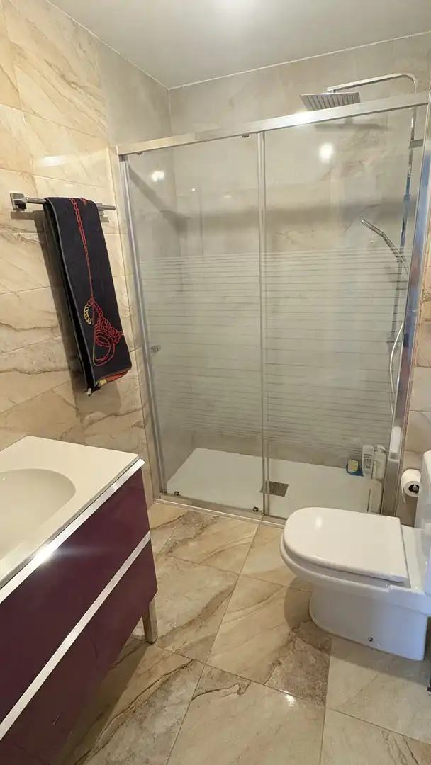 Baño de Piso para compartir en Salamanca con Calefacción, Parquet y Amueblado