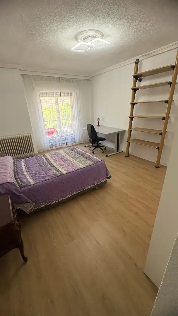 Habitación de Piso para compartir en Salamanca con Calefacción, Parquet y Amueblado