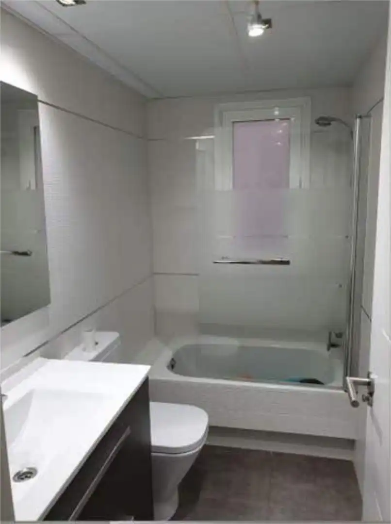Baño de Piso de alquiler en Zaragoza con Calefacción y Amueblado