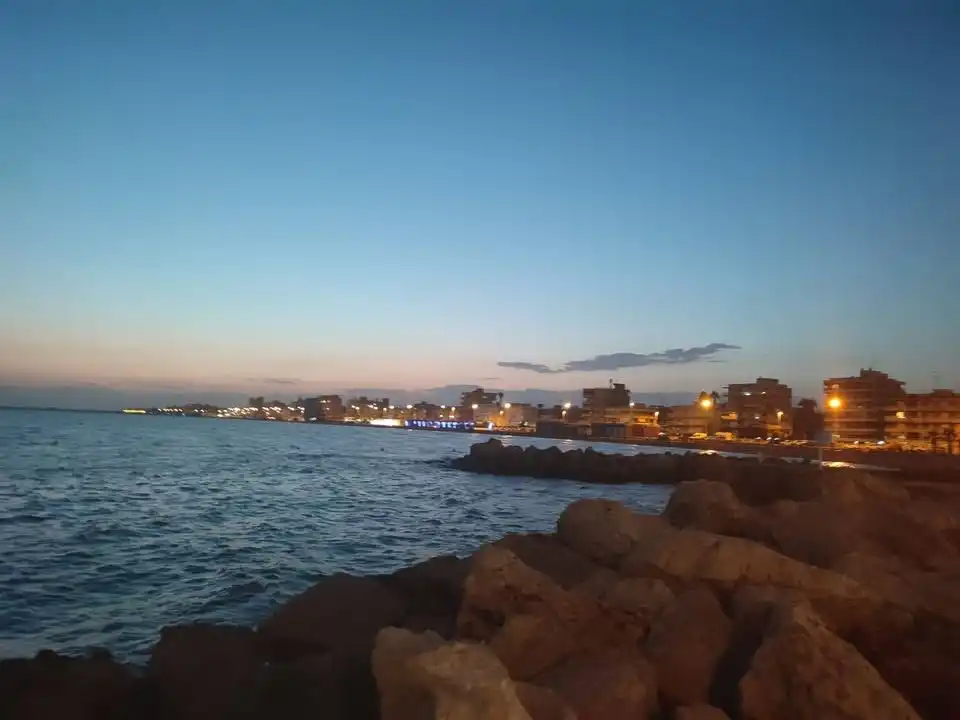 Wohnung zur Miete in Avenida Cristóbal Sanz, 24, Playa Tamarit - Playa Lissa Außenansicht von Wohnung zur Miete in Santa Pola mit Heizung, Parkett und Terrasse