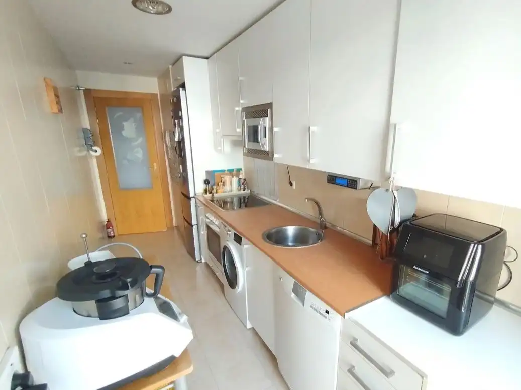 Wohnung zum Verkauf in Calle Nocedillo, 17, Lardero Küche von Wohnung zum Verkauf in Lardero mit Klimaanlage und Balkon