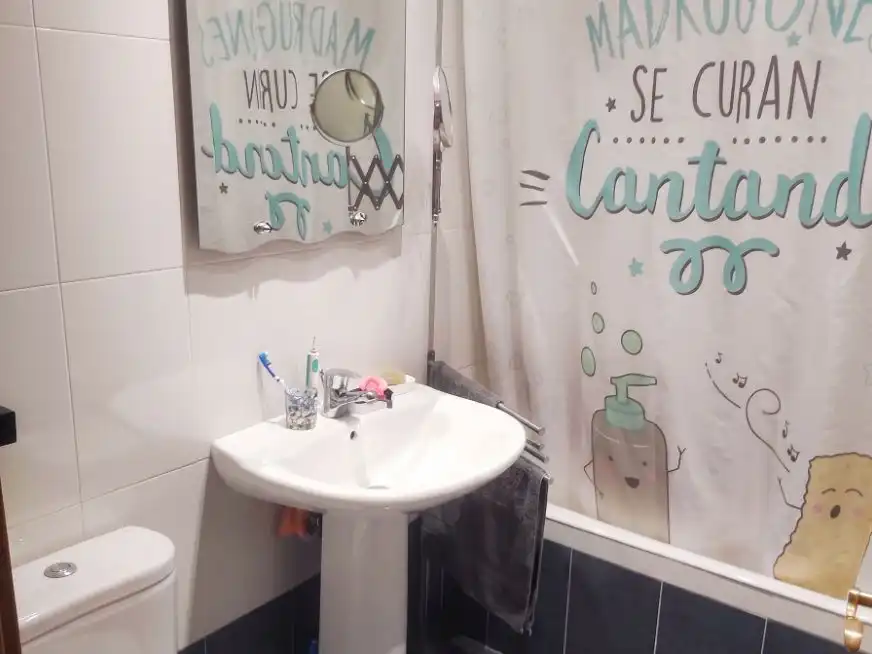 Wohnung zum Verkauf in Calle Nocedillo, 17, Lardero Badezimmer von Wohnung zum Verkauf in Lardero mit Klimaanlage und Balkon