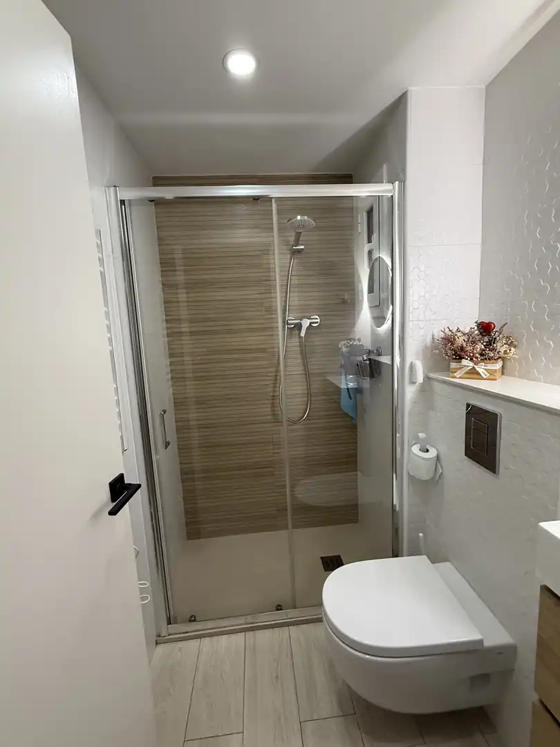 Flat for sale in Carrer de Madrid, 6, Llefià Bathroom of Flat for sale in Badalona with Air Conditioner, Terrace and Furnished