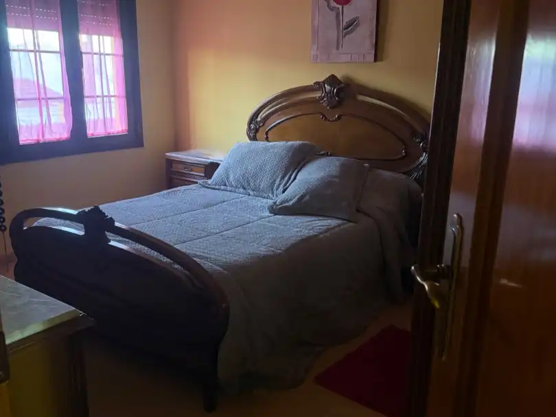 Casa adosada en venda a Calle el Castillo, 8, Fuente de Piedra Dormitori de Casa adosada en venda en Fuente de Piedra amb Aire condicionat i Terrassa