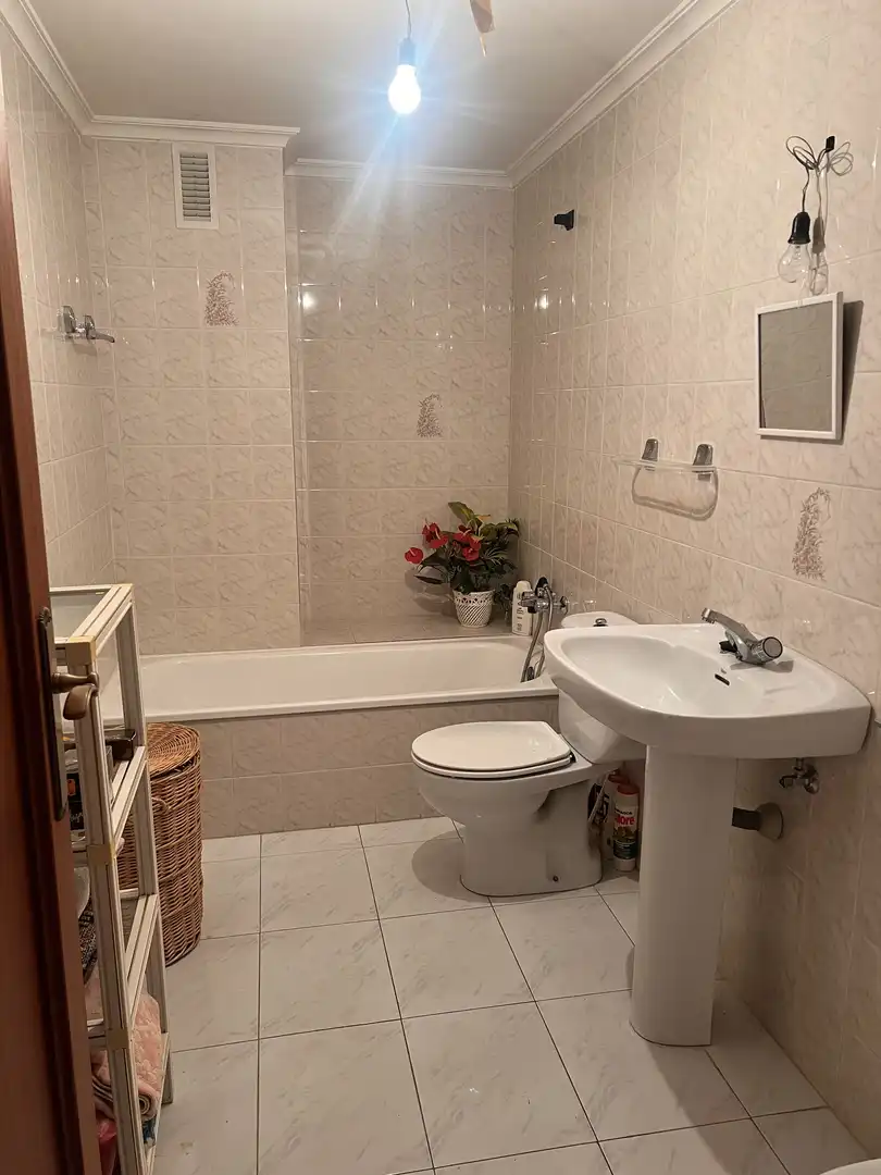 Flat for sale in Carretera Estación, 58, Lumbrales Bathroom of Flat for sale in Lumbrales with Balcony