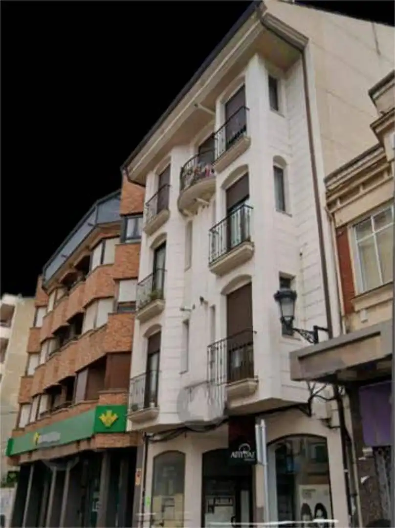 Vista exterior de Apartament de lloguer en La Bañeza  amb Calefacció, Terrassa i Moblat