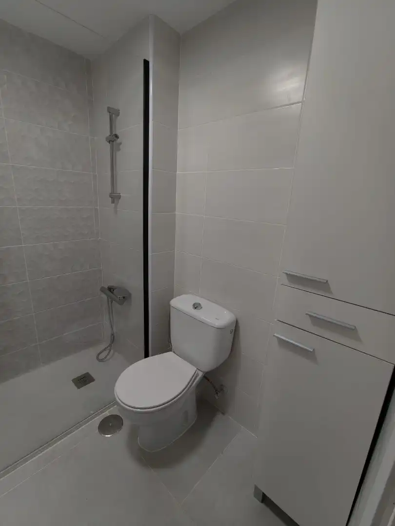 Baño de Piso de alquiler en Sevilla con Aire acondicionado, Calefacción y Terraza