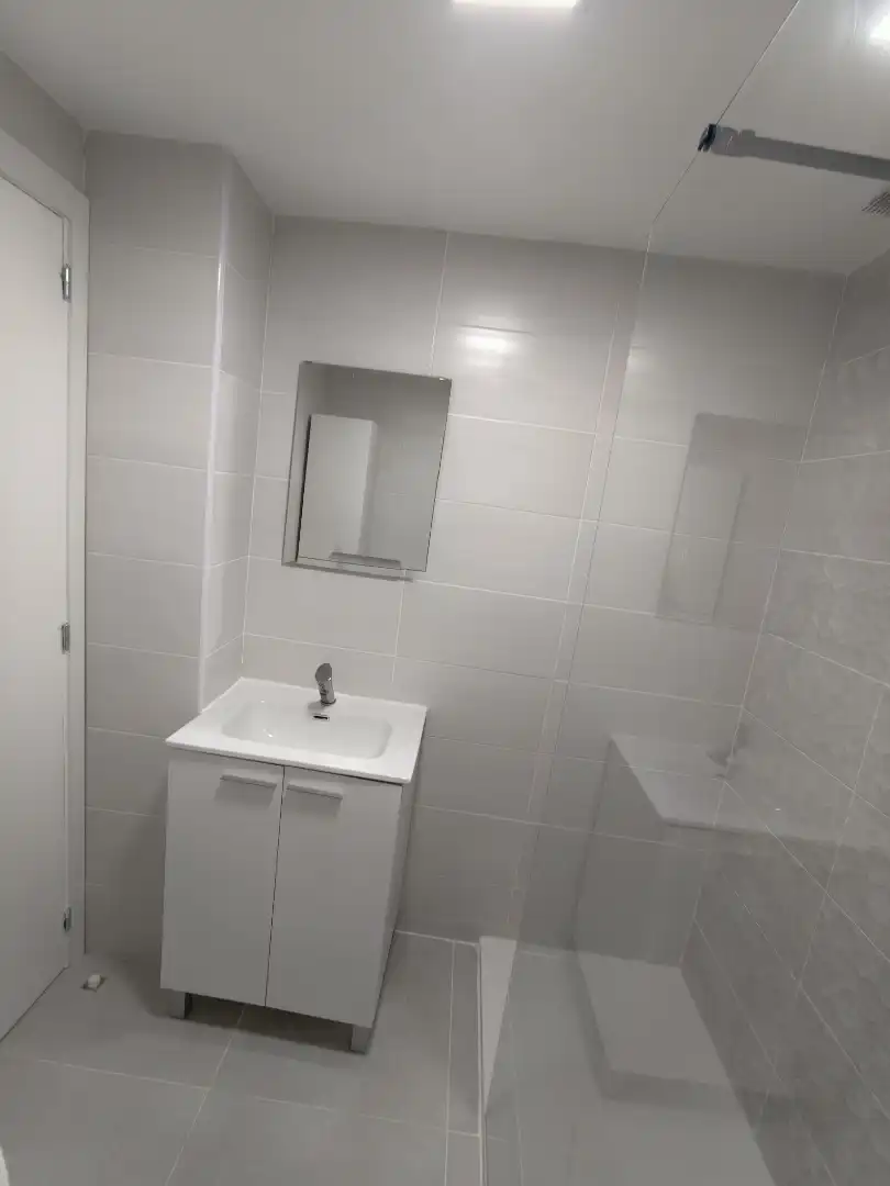 Baño de Piso de alquiler en Sevilla con Aire acondicionado, Calefacción y Terraza