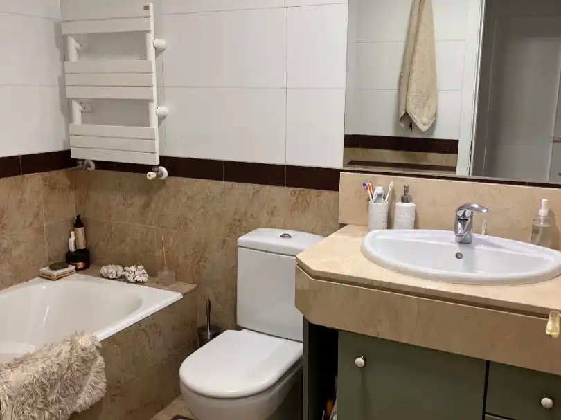 Flat for sale in Calle de la Bahía de Málaga, 8, Corralejos - Campo de las Naciones Bathroom of Flat for sale in Madrid Capital with Air Conditioner, Terrace and Swimming Pool