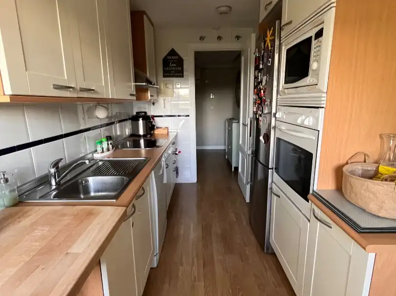 Flat for sale in Calle de la Bahía de Málaga, 8, Corralejos - Campo de las Naciones Kitchen of Flat for sale in Madrid Capital with Air Conditioner, Terrace and Swimming Pool
