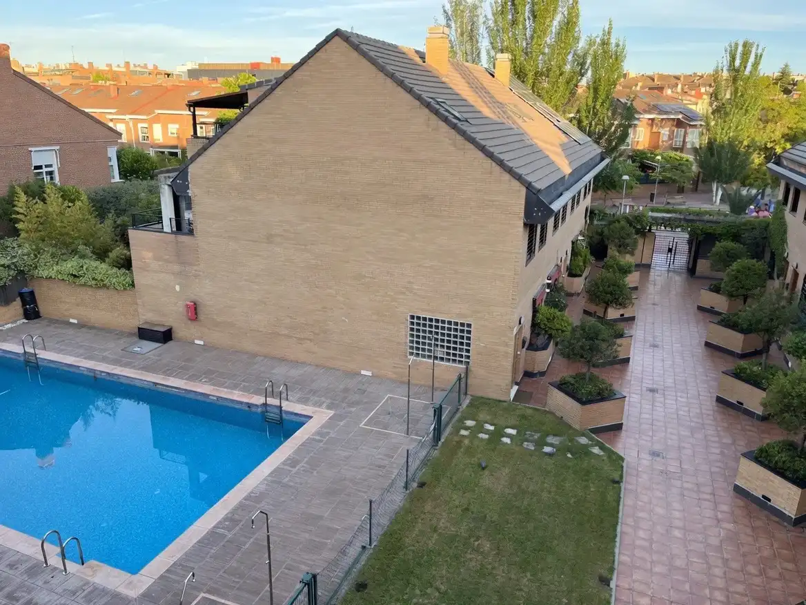Flat for sale in Calle de la Bahía de Málaga, 8, Corralejos - Campo de las Naciones Swimming pool of Flat for sale in Madrid Capital with Air Conditioner, Terrace and Swimming Pool