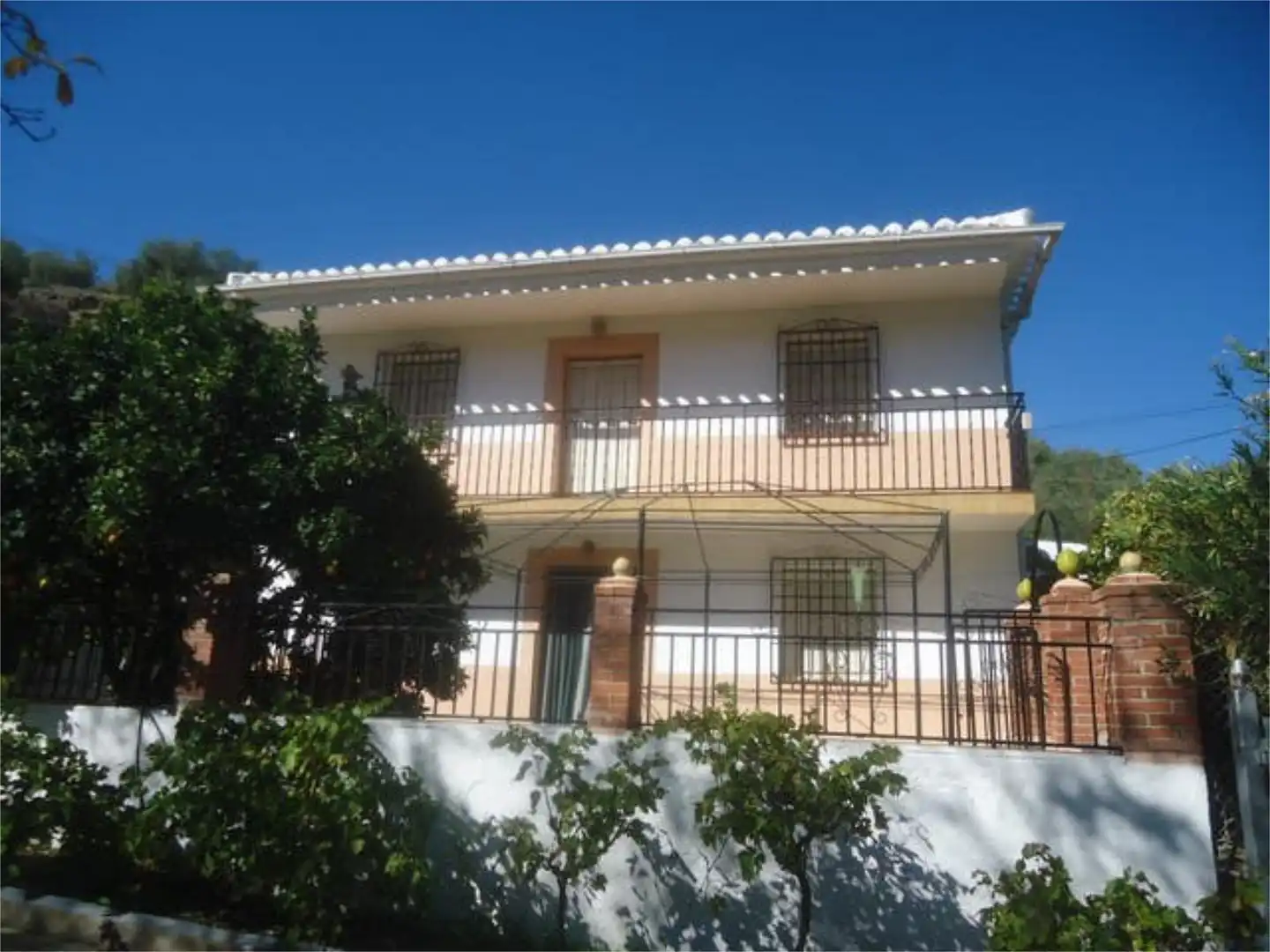 Casa adosada en venta en Iznájar Vista exterior de Casa adosada en venta en Iznájar con Terraza