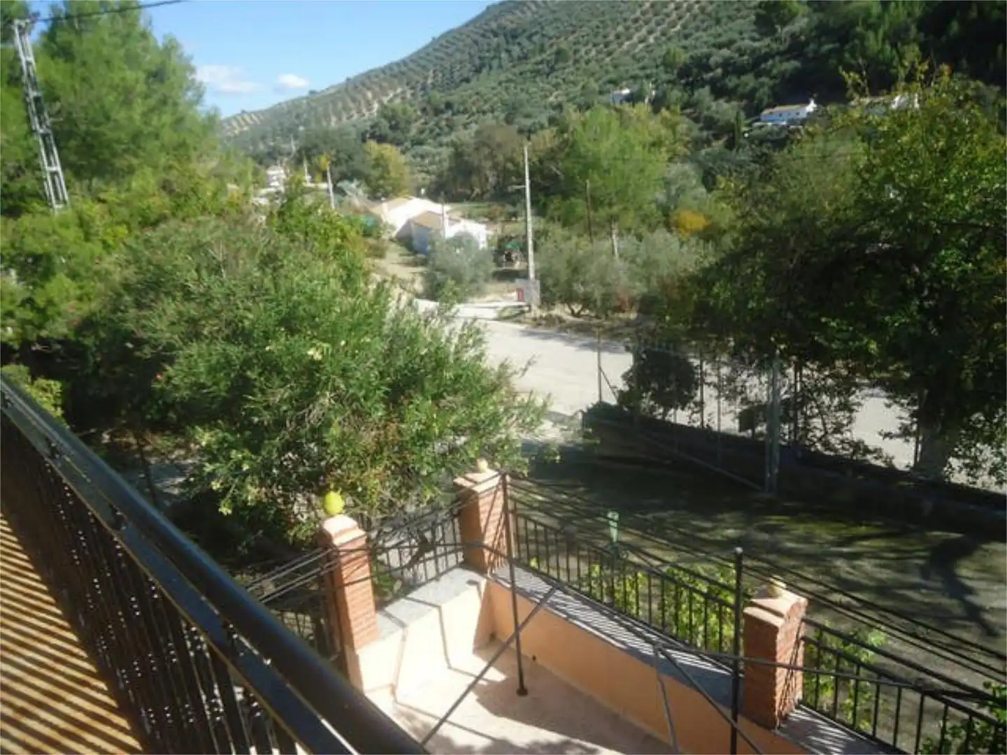 Casa adosada en venta en Iznájar Vista exterior de Casa adosada en venta en Iznájar con Terraza