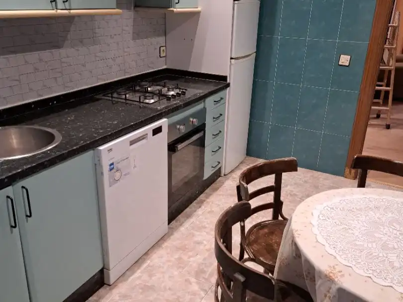 Piso de alquiler en LE-125, 22, La Bañeza Cocina de Piso de alquiler en La Bañeza con Terraza