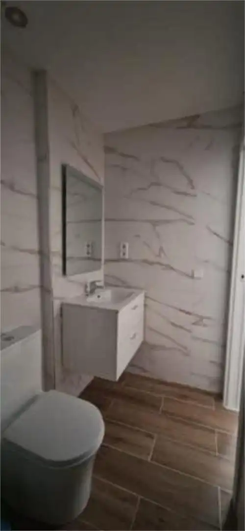 Bany de Apartament de lloguer en San Sebastián de los Reyes amb Calefacció