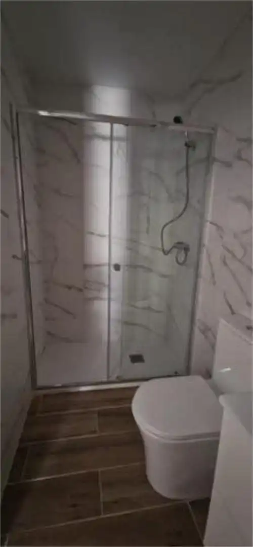 Bany de Apartament de lloguer en San Sebastián de los Reyes amb Calefacció