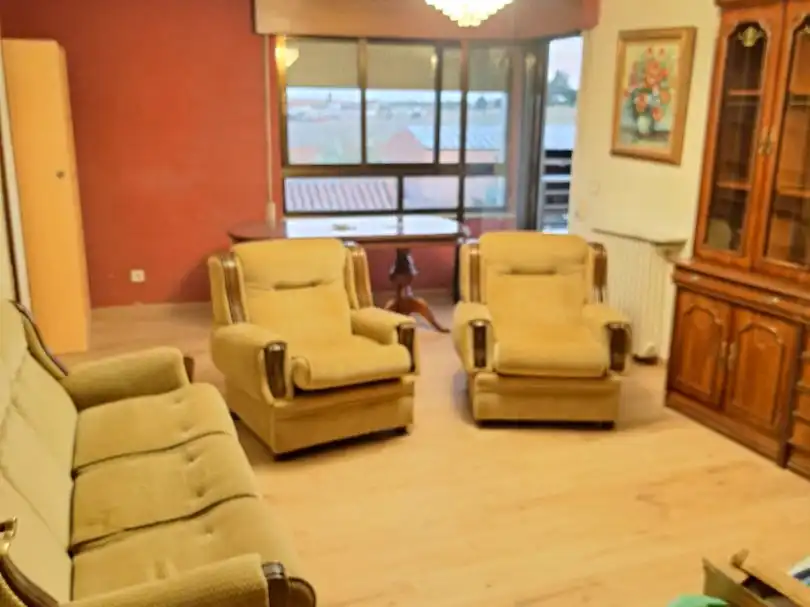 Piso de alquiler en LE-125, 22, La Bañeza Sala de estar de Piso de alquiler en La Bañeza con Calefacción, Parquet y Amueblado