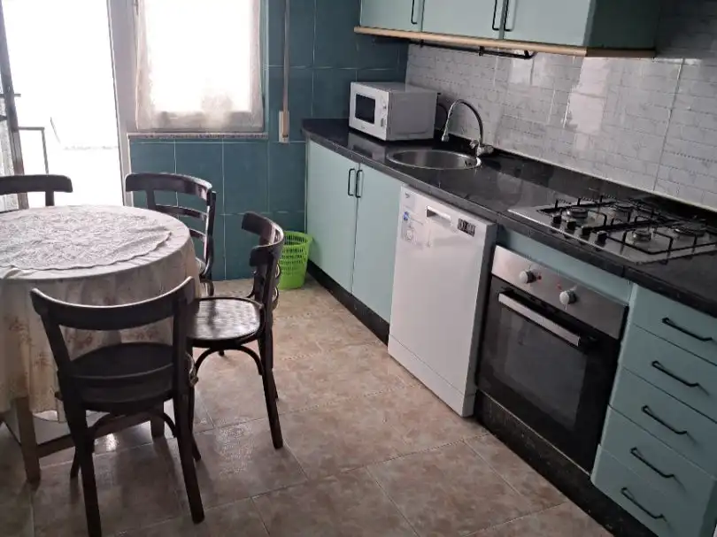 Piso de alquiler en LE-125, 22, La Bañeza Cocina de Piso de alquiler en La Bañeza con Calefacción, Parquet y Amueblado