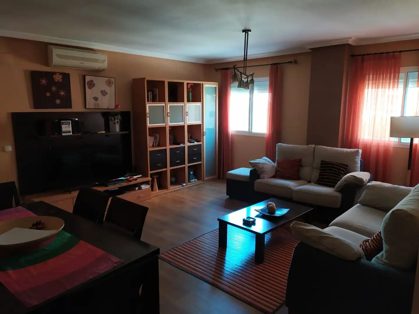 Living room of Flat for share in Alicante / Alacant  with Air Conditioner, Parquet flooring and Swimming Pool