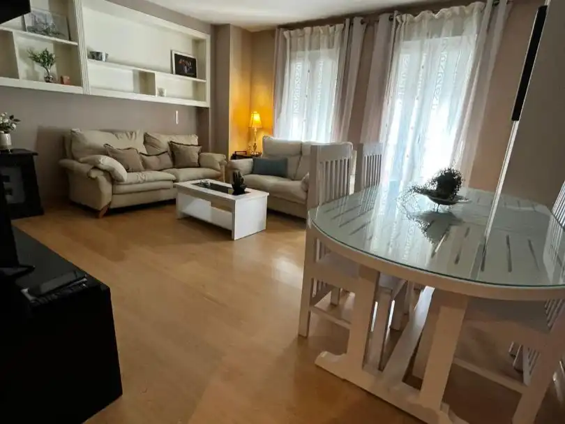 Living room of Flat for rent in Montijo  with Air Conditioner, Heating and Parquet flooring